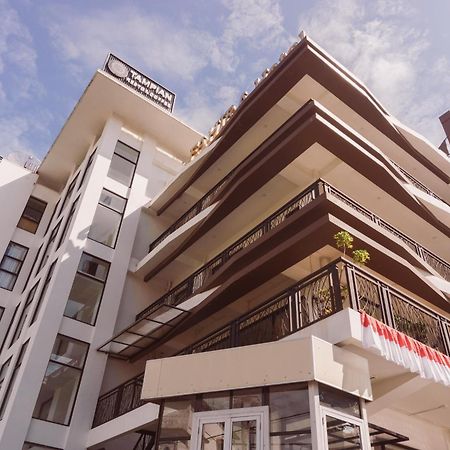 Fahira Hotel Syariah Букитинги Екстериор снимка