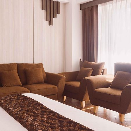 Fahira Hotel Syariah Букитинги Екстериор снимка
