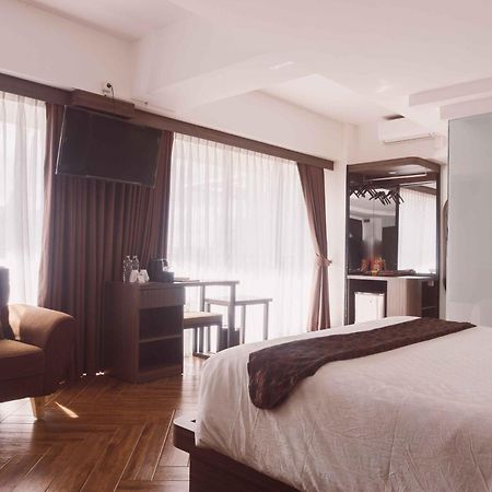 Fahira Hotel Syariah Букитинги Екстериор снимка