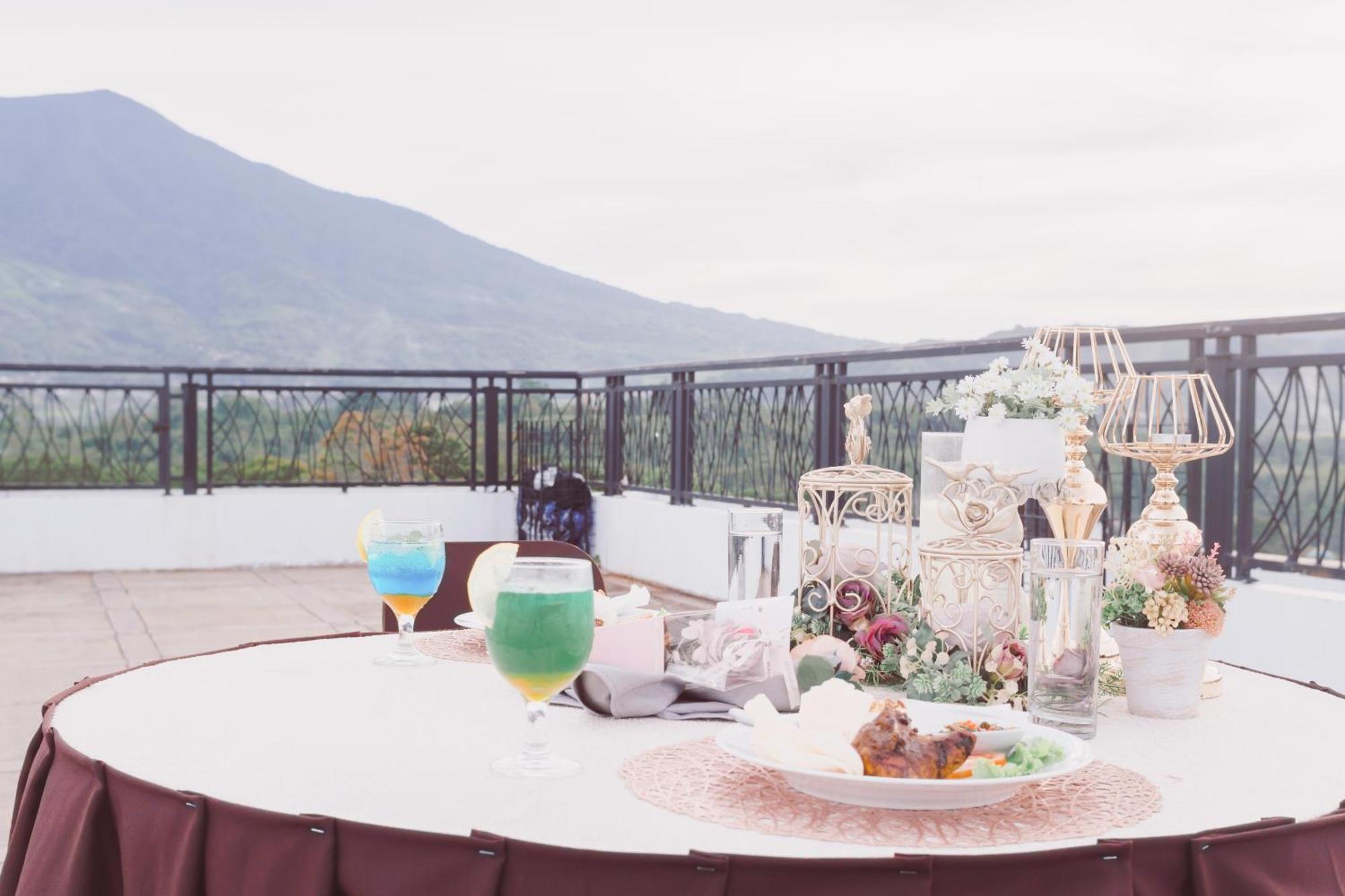 Fahira Hotel Syariah Букитинги Екстериор снимка