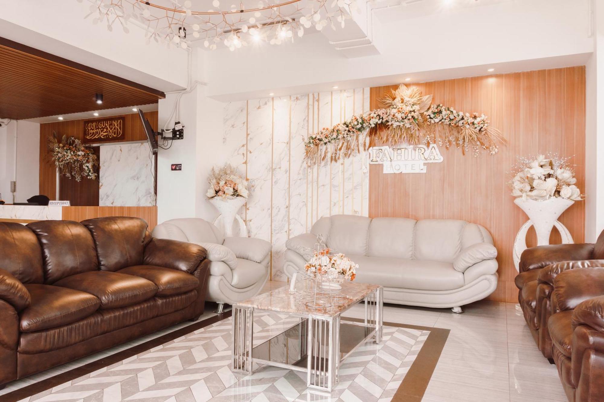 Fahira Hotel Syariah Букитинги Екстериор снимка