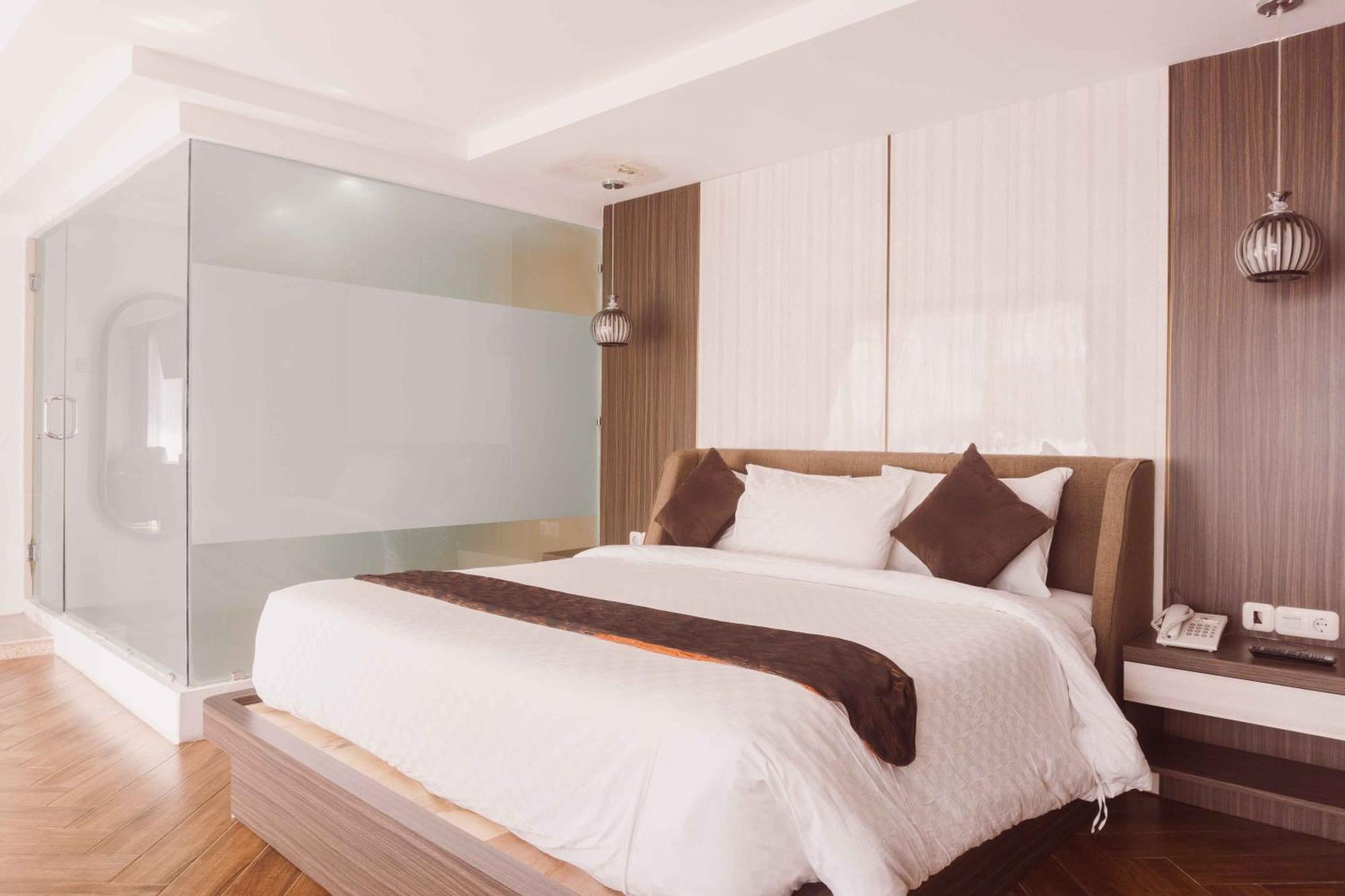 Fahira Hotel Syariah Букитинги Екстериор снимка