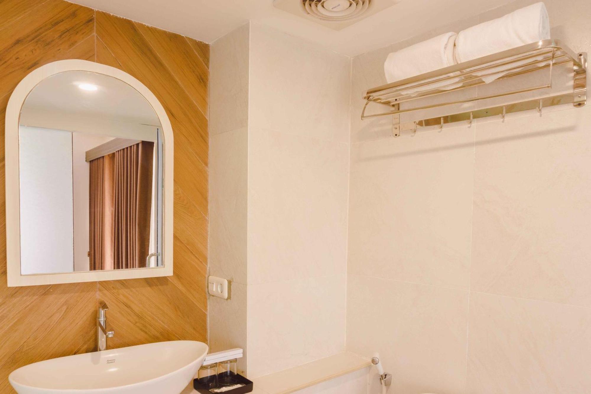 Fahira Hotel Syariah Букитинги Екстериор снимка