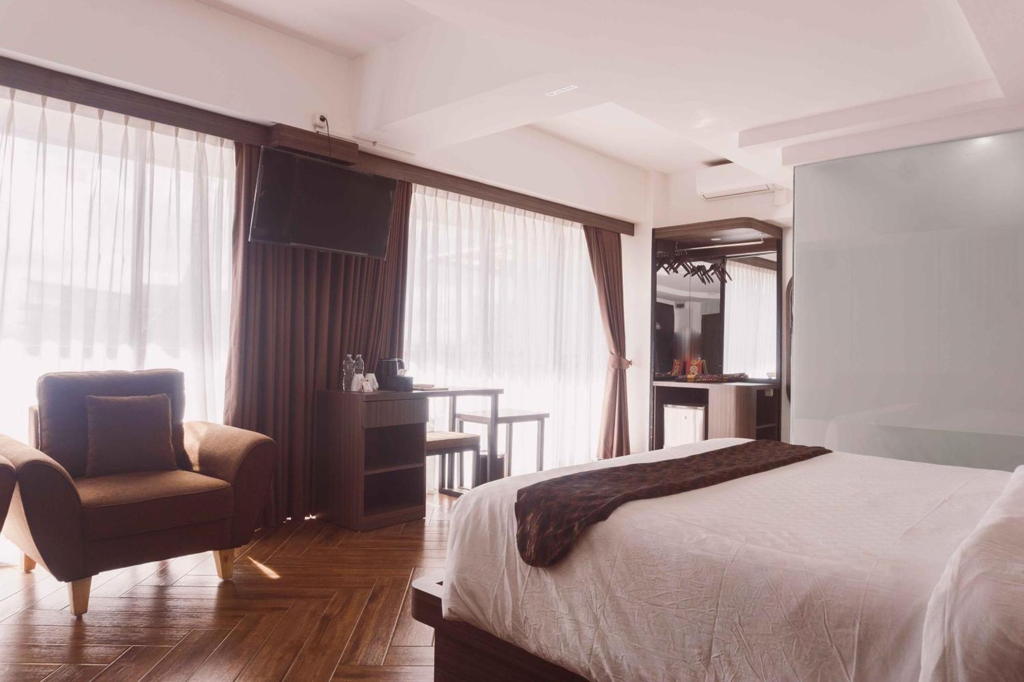 Fahira Hotel Syariah Букитинги Екстериор снимка