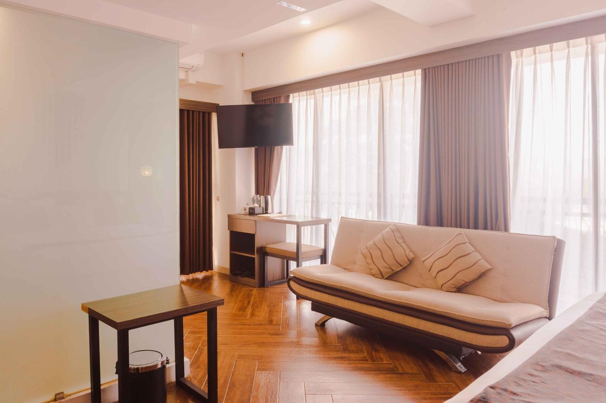Fahira Hotel Syariah Букитинги Екстериор снимка
