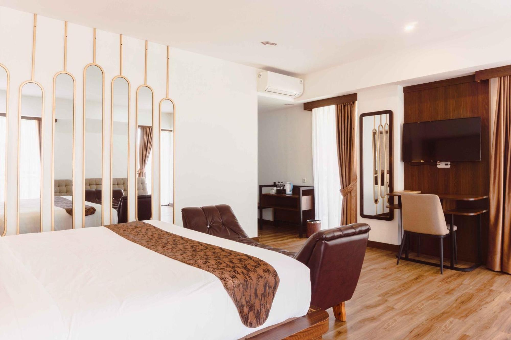 Fahira Hotel Syariah Букитинги Екстериор снимка