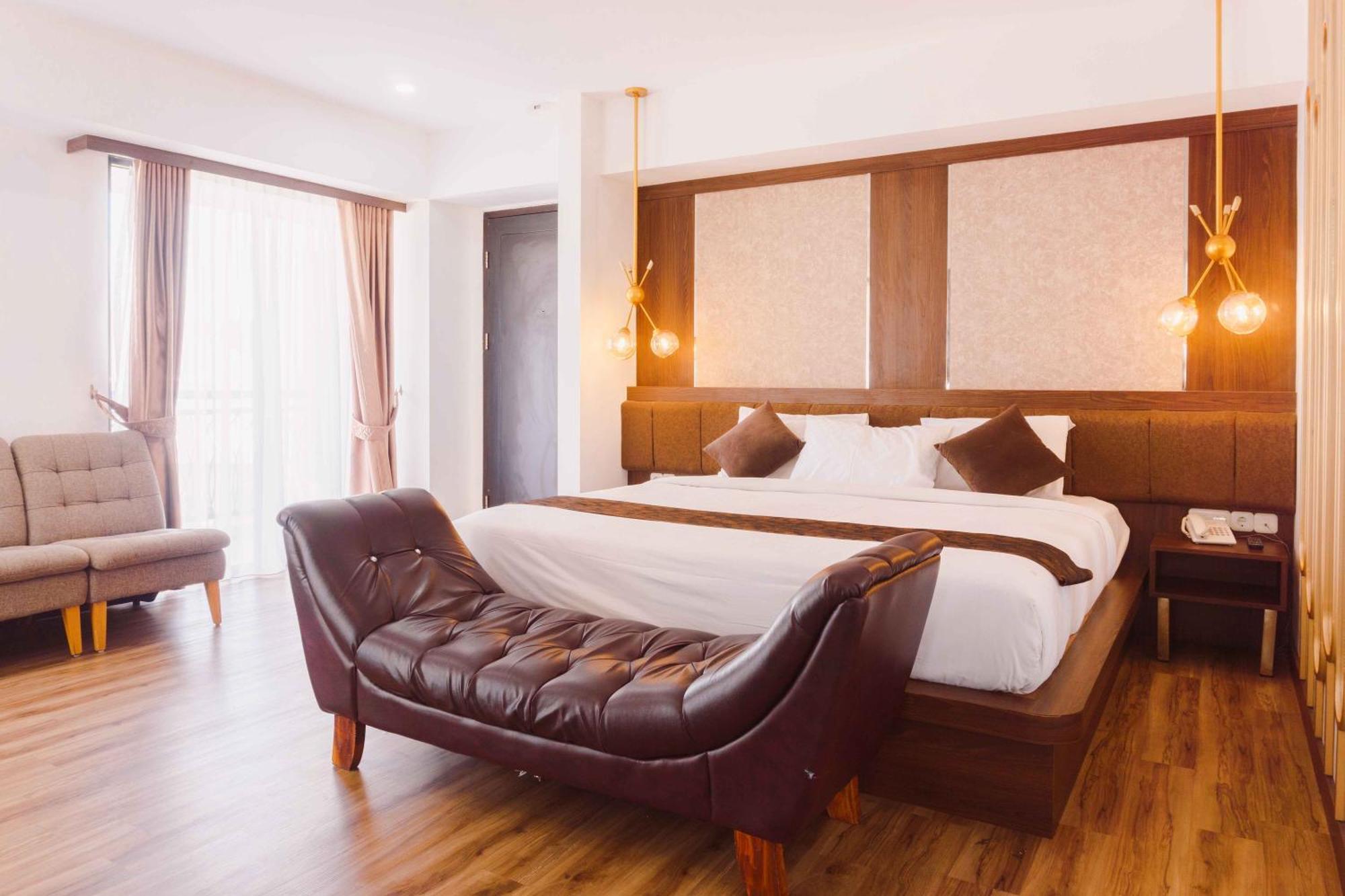 Fahira Hotel Syariah Букитинги Екстериор снимка