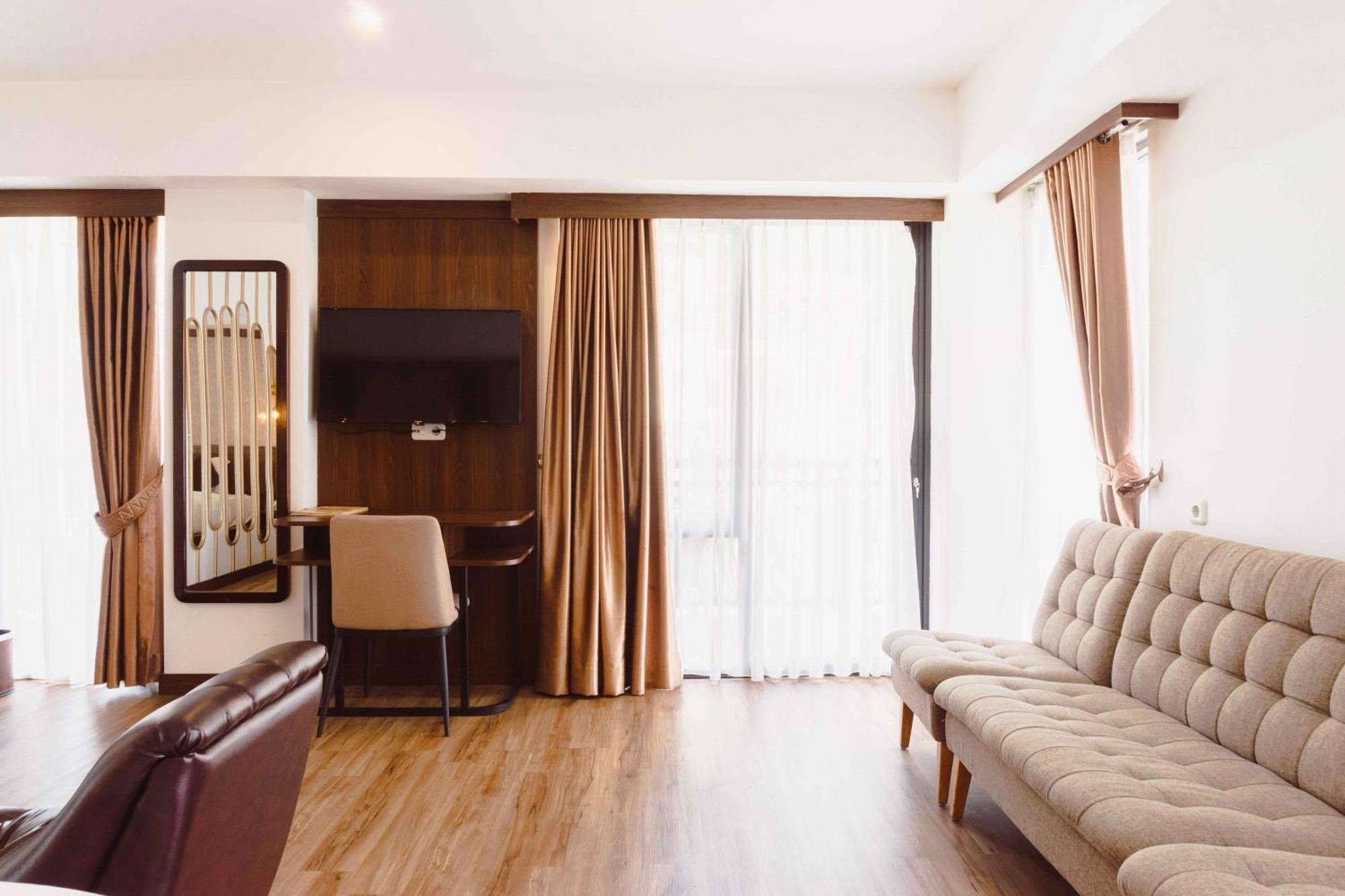 Fahira Hotel Syariah Букитинги Екстериор снимка