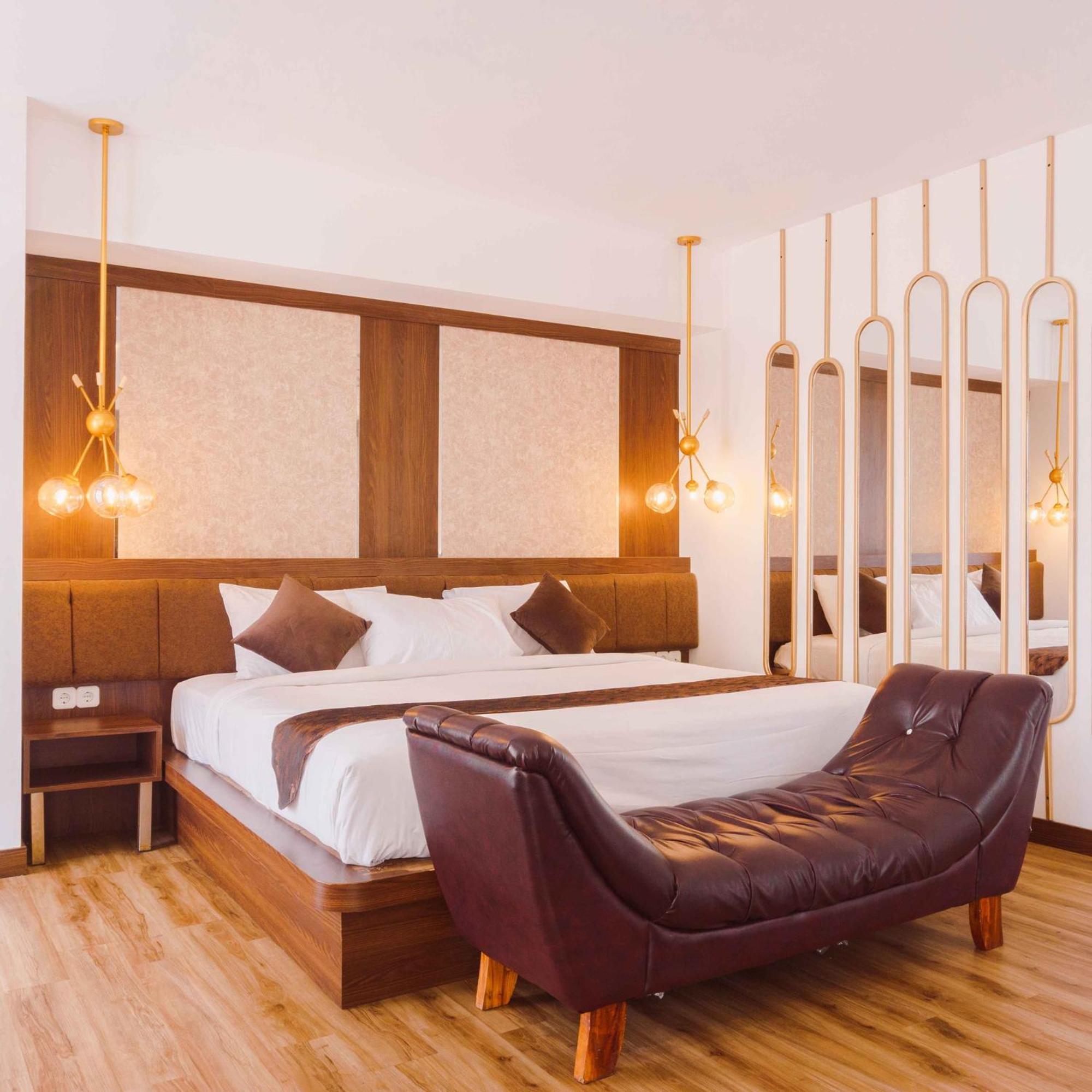 Fahira Hotel Syariah Букитинги Екстериор снимка