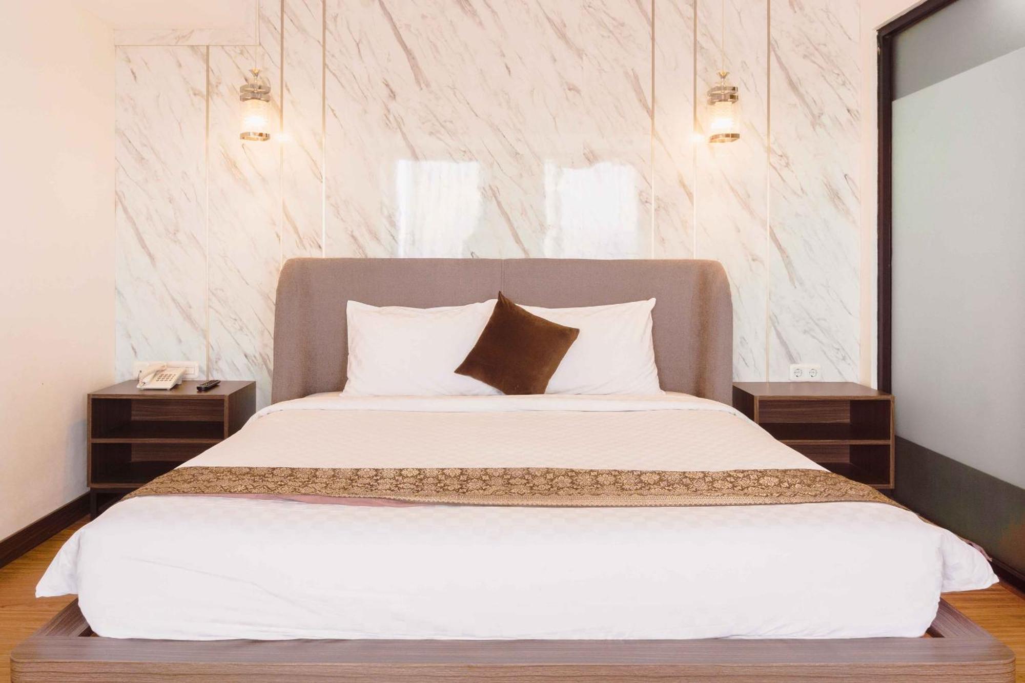 Fahira Hotel Syariah Букитинги Екстериор снимка