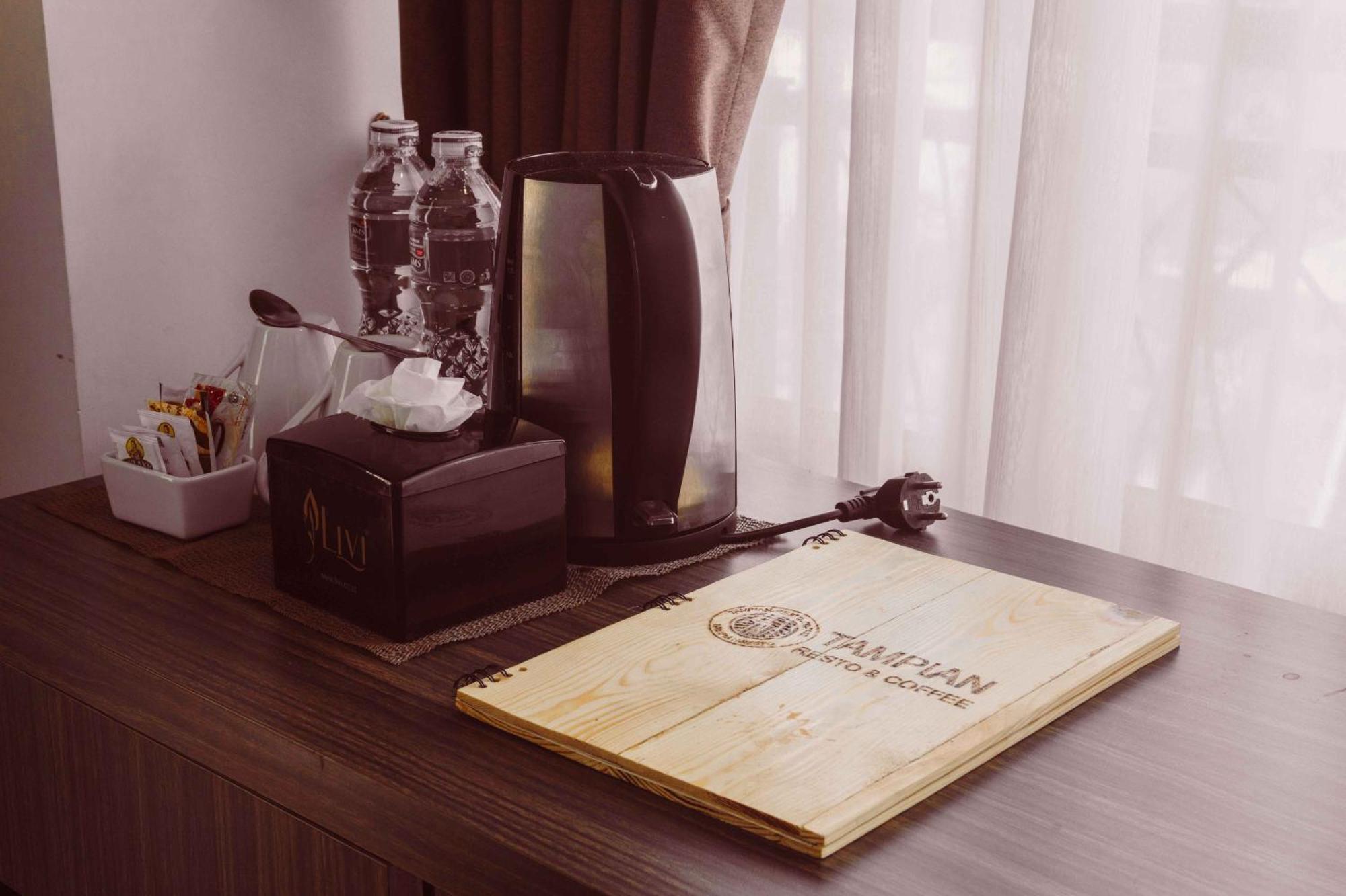 Fahira Hotel Syariah Букитинги Екстериор снимка