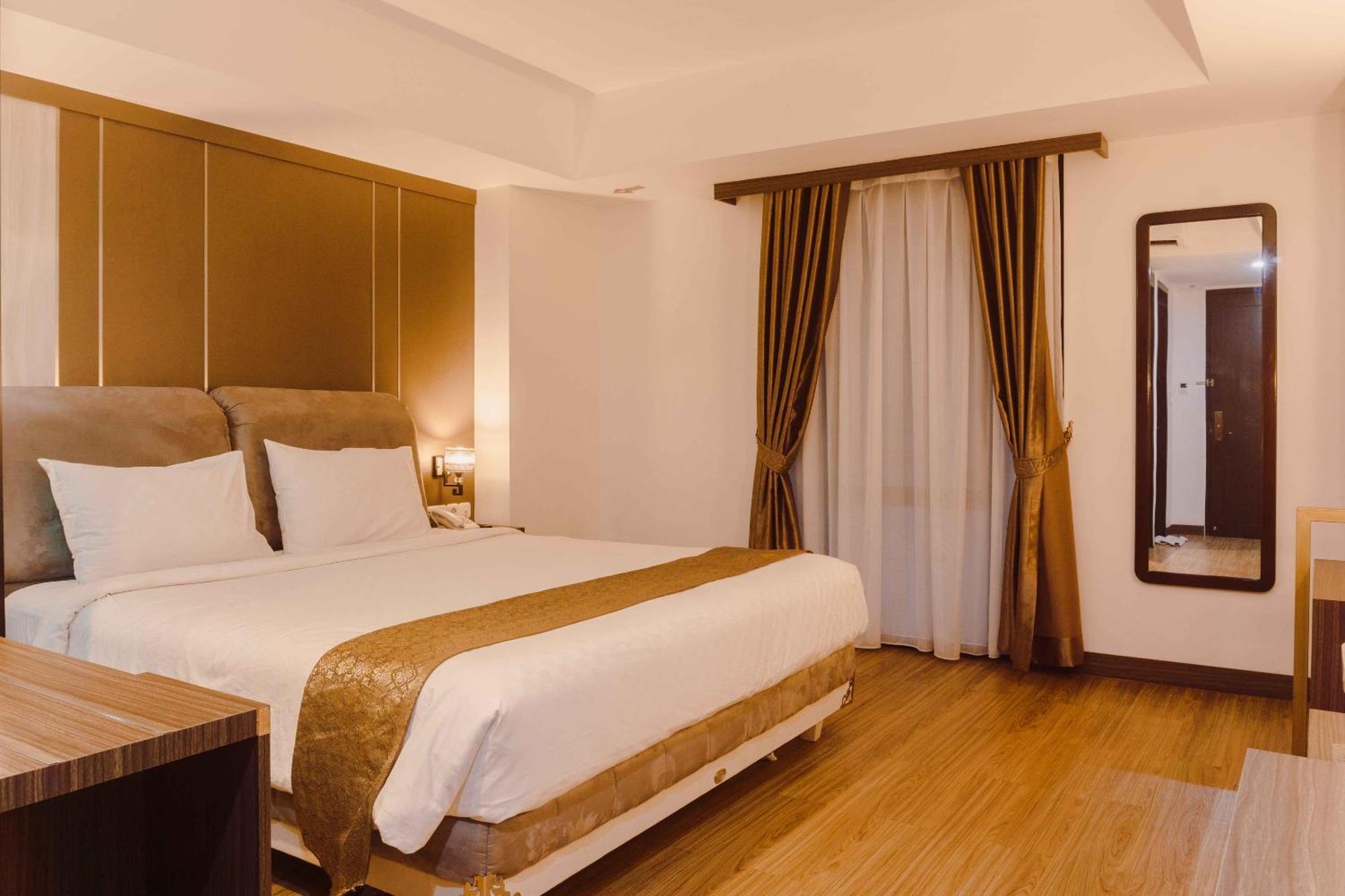 Fahira Hotel Syariah Букитинги Екстериор снимка