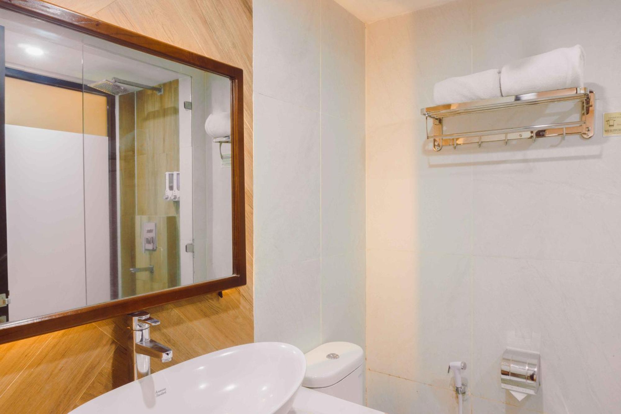 Fahira Hotel Syariah Букитинги Екстериор снимка