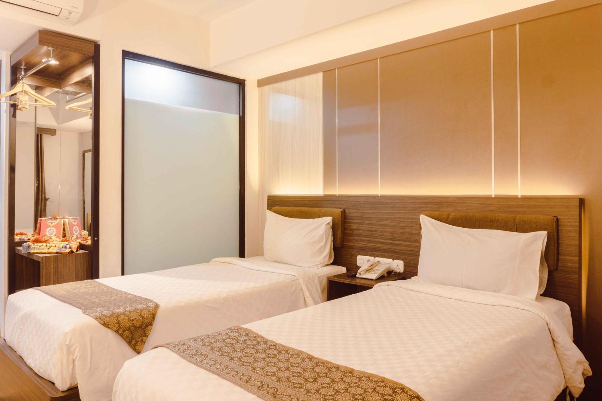 Fahira Hotel Syariah Букитинги Екстериор снимка
